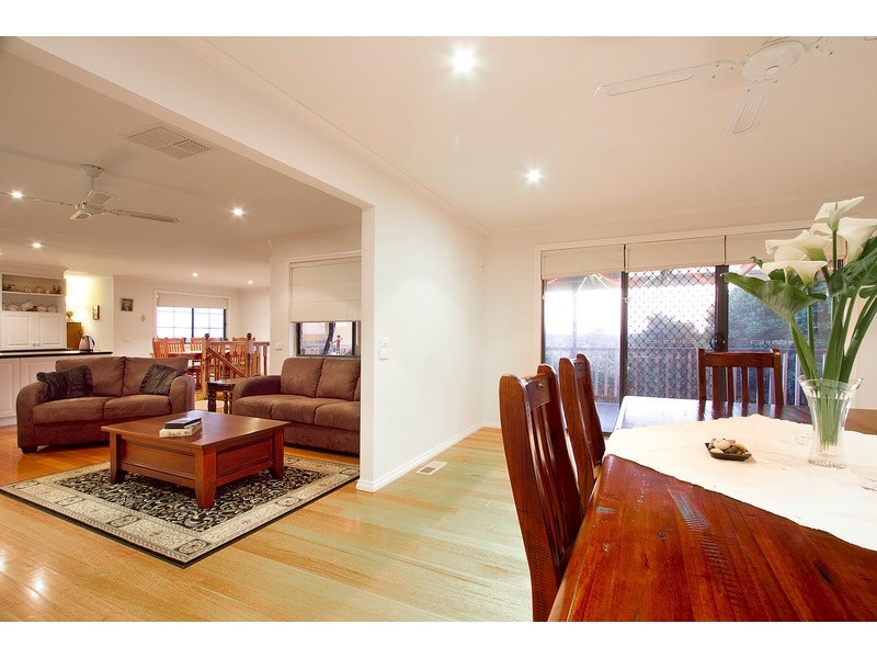 9 McCaffrey Rise, Pakenham VIC 3810