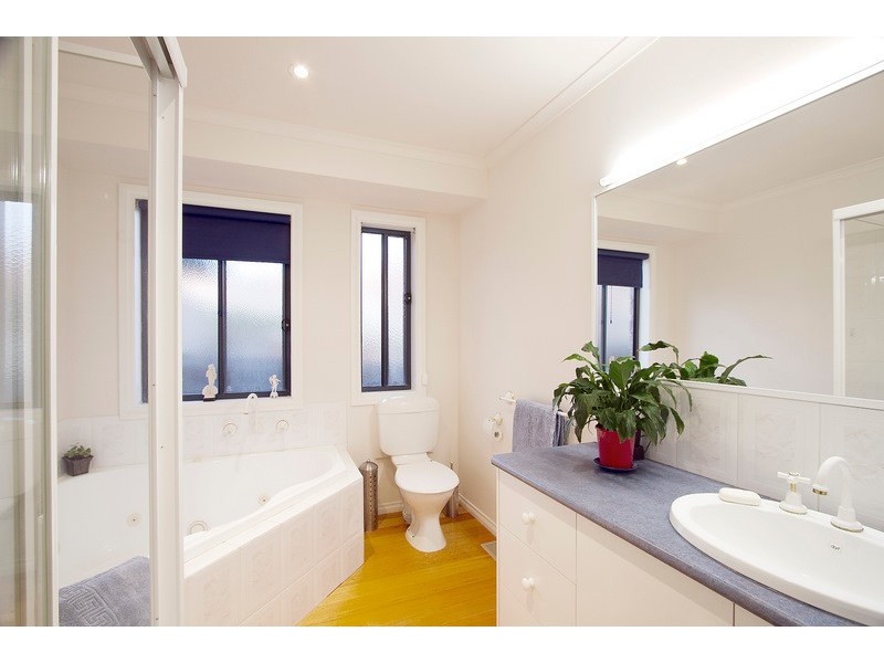 9 McCaffrey Rise, Pakenham VIC 3810