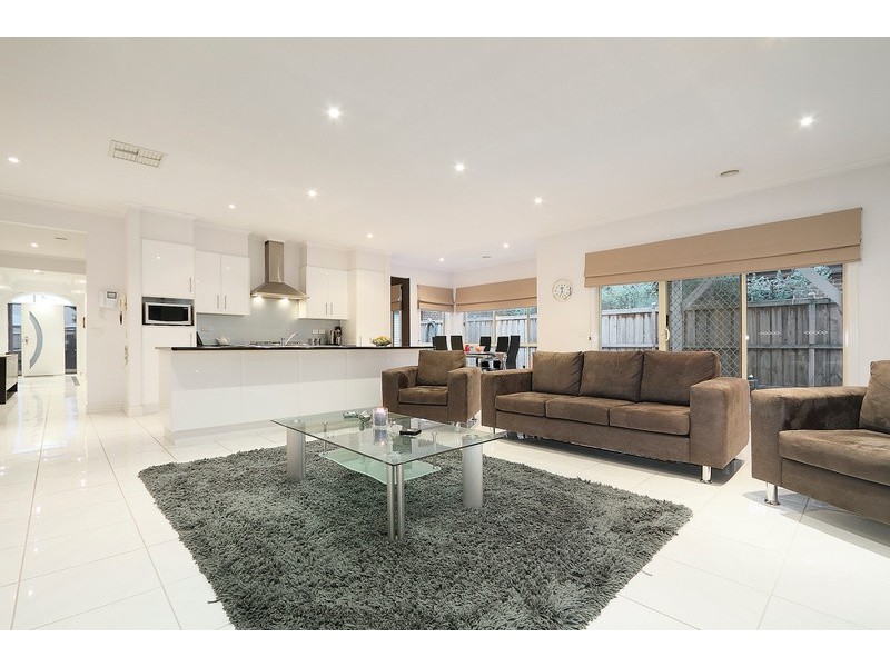 15 Don Collins Way, Berwick VIC 3806