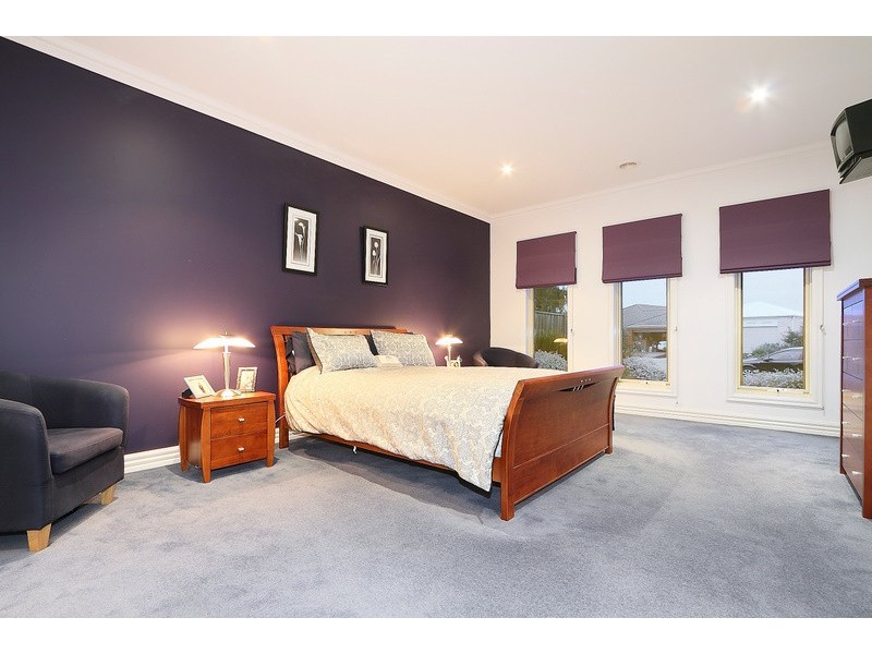 15 Don Collins Way, Berwick VIC 3806