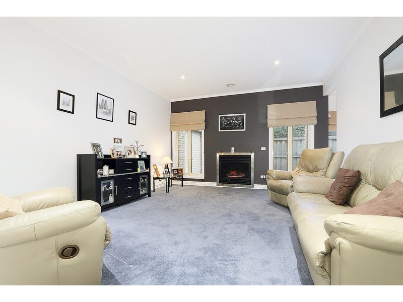 15 Don Collins Way, Berwick VIC 3806