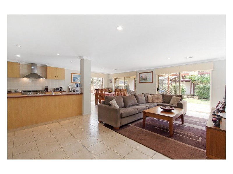 24 Vert Avenue, Narre Warren South VIC 3805