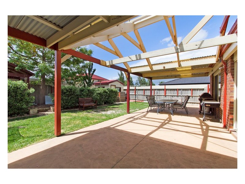 24 Vert Avenue, Narre Warren South VIC 3805