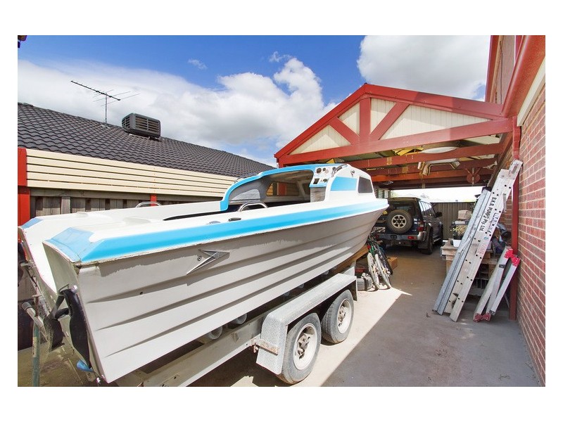 24 Vert Avenue, Narre Warren South VIC 3805