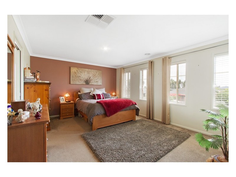 24 Vert Avenue, Narre Warren South VIC 3805