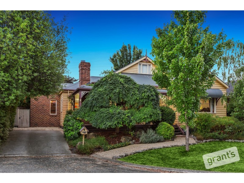 12 Magarra Crescent, Berwick VIC 3806