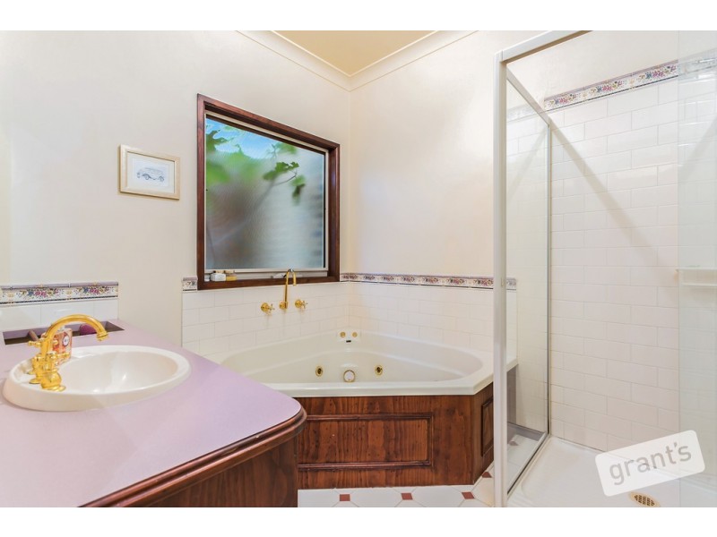 12 Magarra Crescent, Berwick VIC 3806