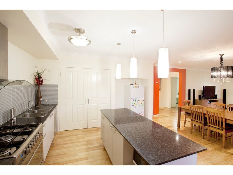 28 Bernly Boulevard, Berwick VIC 3806