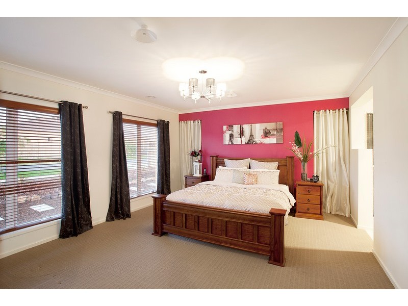 28 Bernly Boulevard, Berwick VIC 3806