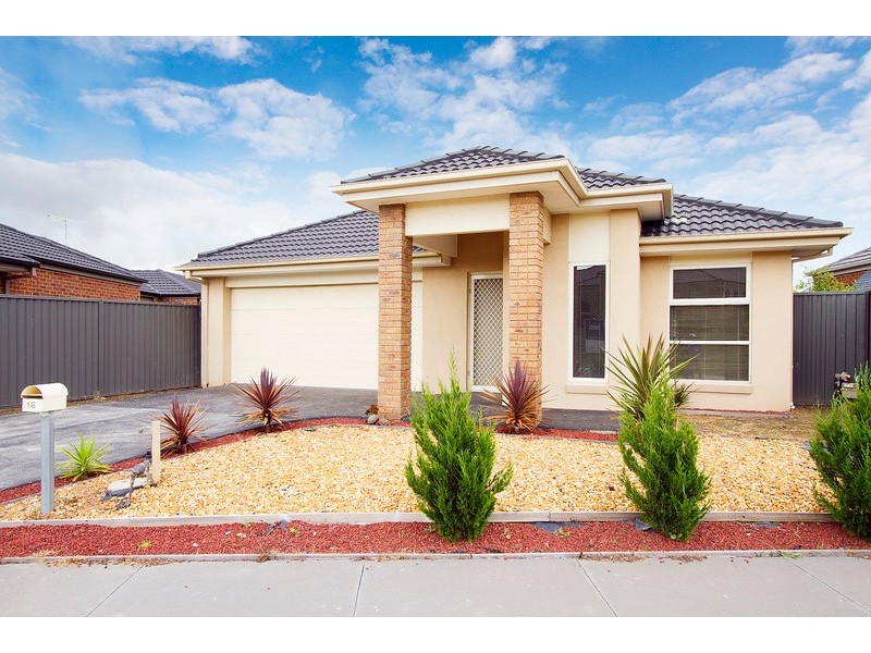 16 Downing Square, Pakenham VIC 3810