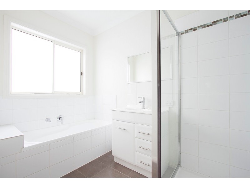 16 Downing Square, Pakenham VIC 3810