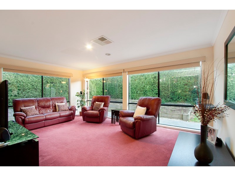 8 Mowbray Court, Berwick VIC 3806