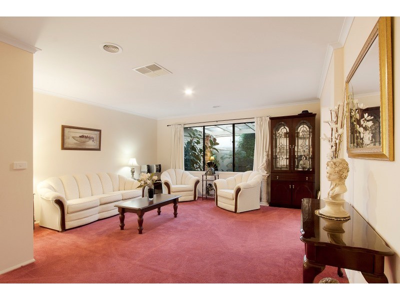 8 Mowbray Court, Berwick VIC 3806