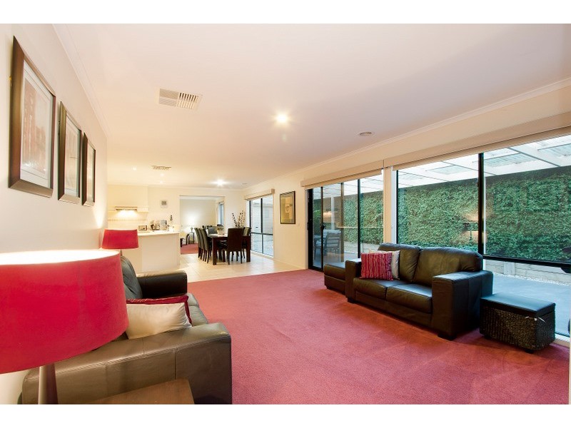 8 Mowbray Court, Berwick VIC 3806