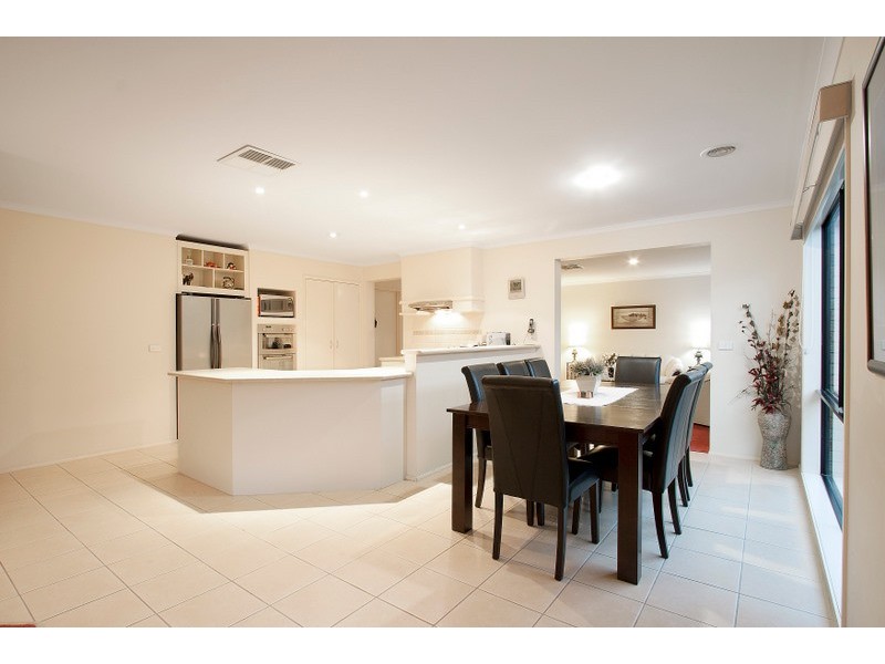 8 Mowbray Court, Berwick VIC 3806