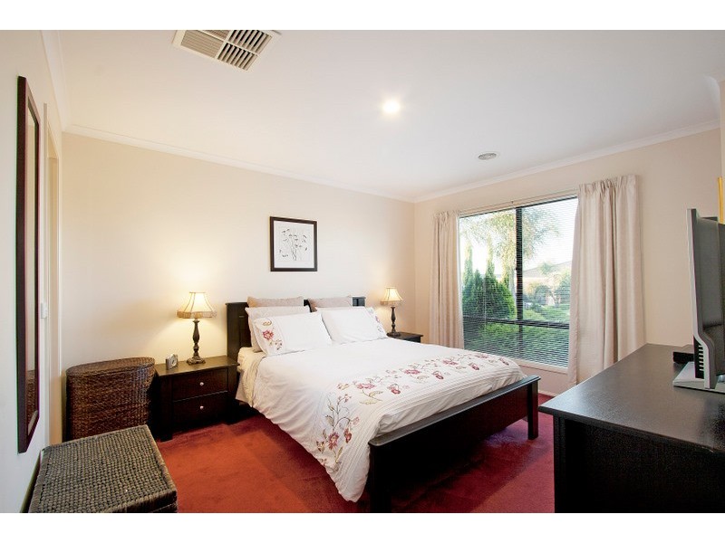 8 Mowbray Court, Berwick VIC 3806