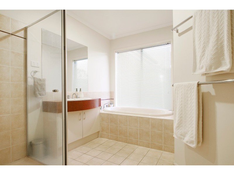 8 Mowbray Court, Berwick VIC 3806