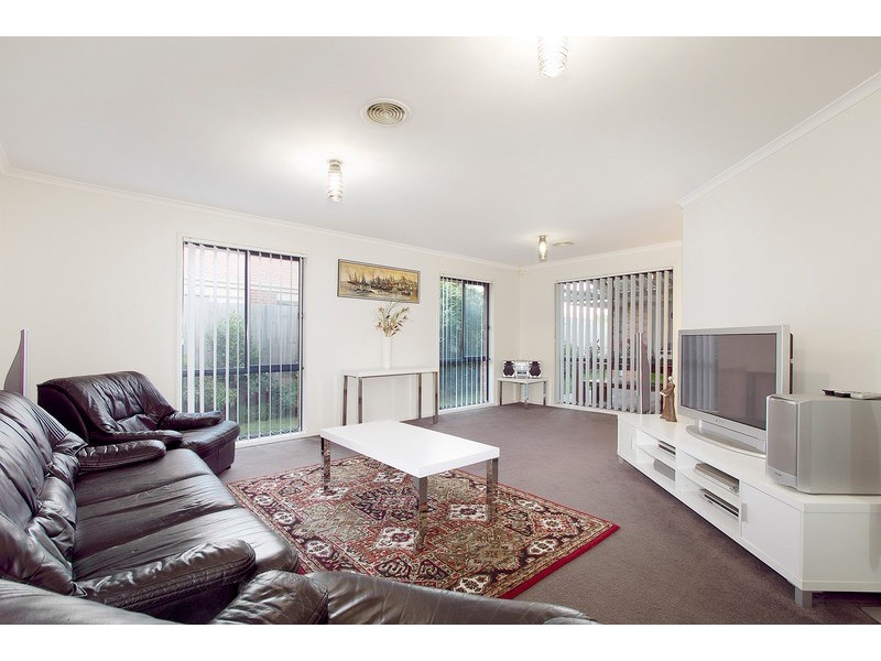 8 Wordsworth Drive, Berwick VIC 3806