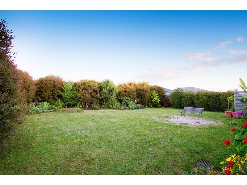 8 Wordsworth Drive, Berwick VIC 3806