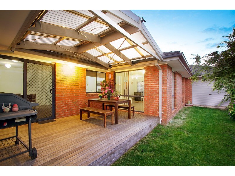 8 Wordsworth Drive, Berwick VIC 3806