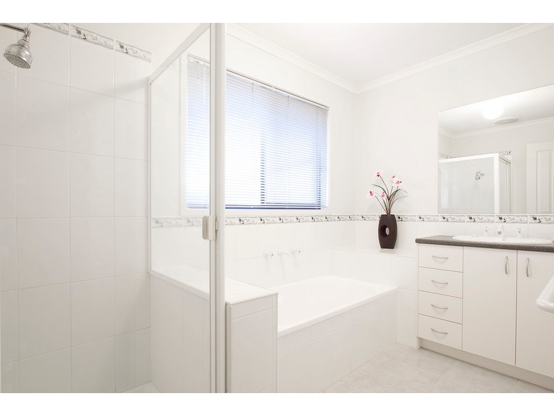 8 Wordsworth Drive, Berwick VIC 3806