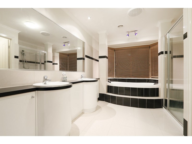 15 Ganaway Drive, Berwick VIC 3806