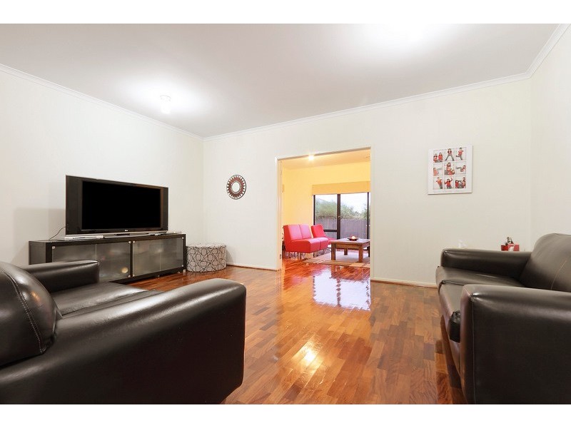 27 Sheldon Drive, Berwick VIC 3806