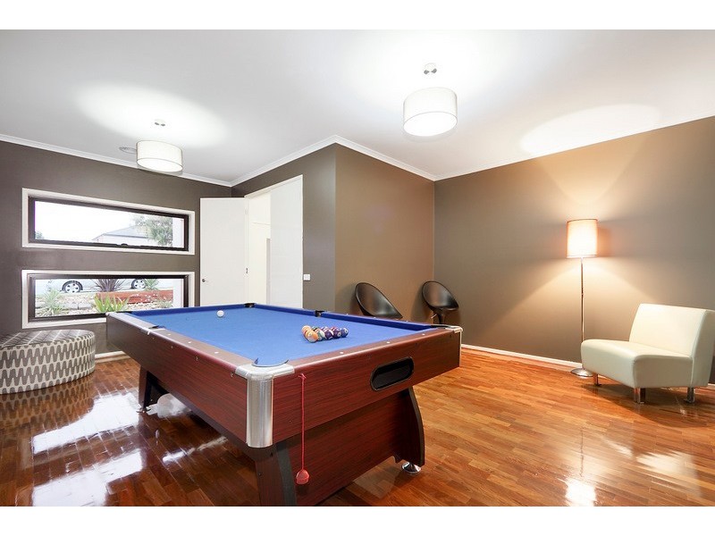 27 Sheldon Drive, Berwick VIC 3806