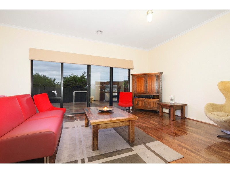 27 Sheldon Drive, Berwick VIC 3806