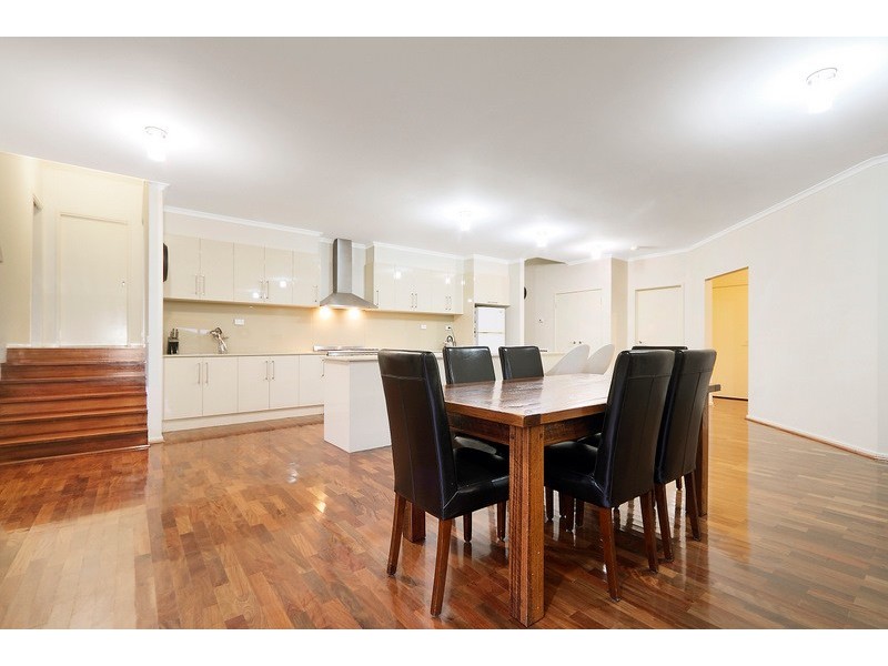 27 Sheldon Drive, Berwick VIC 3806