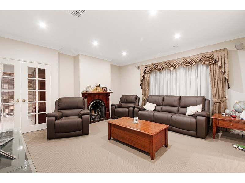 21 St Annes Crescent, Berwick VIC 3806