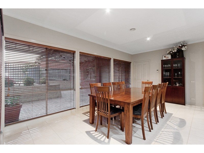 21 St Annes Crescent, Berwick VIC 3806
