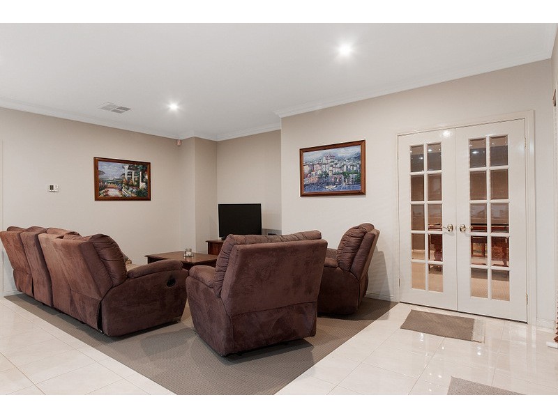 21 St Annes Crescent, Berwick VIC 3806
