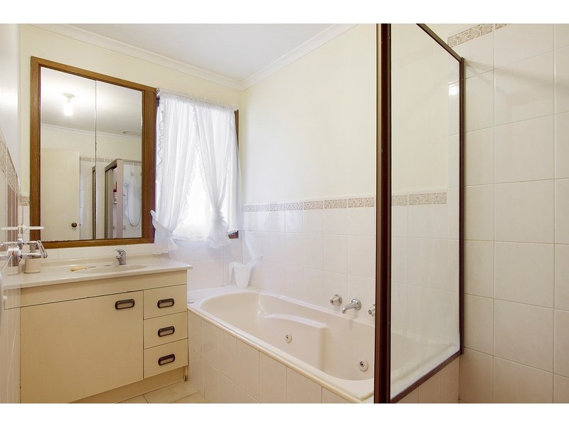 16 Leigh Court, Doveton VIC 3177