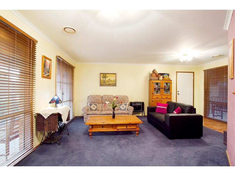 64 Bellevue Drive, Berwick VIC 3806