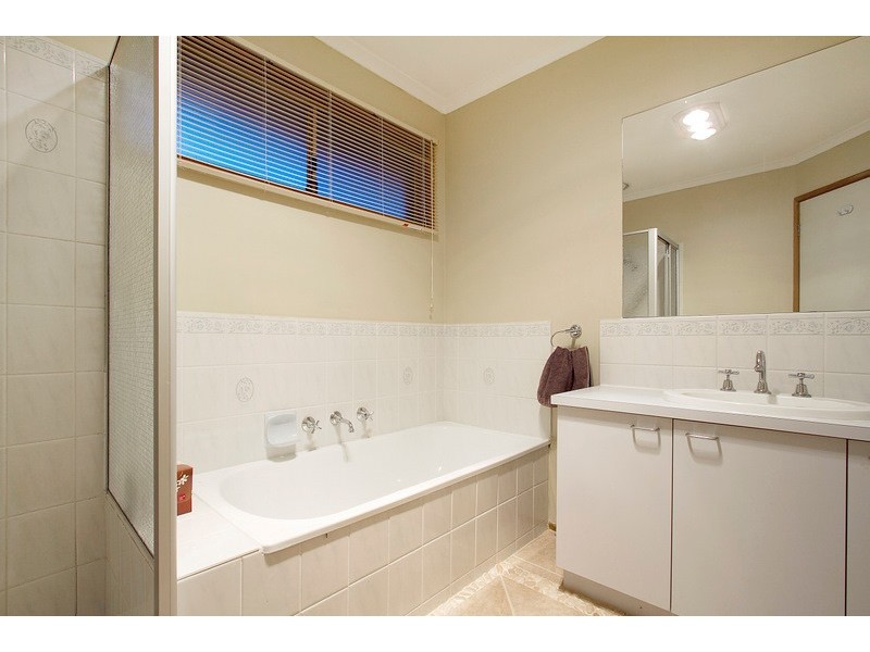 64 Bellevue Drive, Berwick VIC 3806