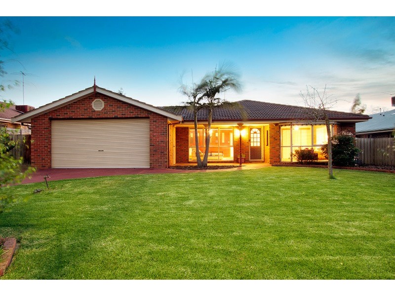 13 Harcourt Way, Berwick VIC 3806