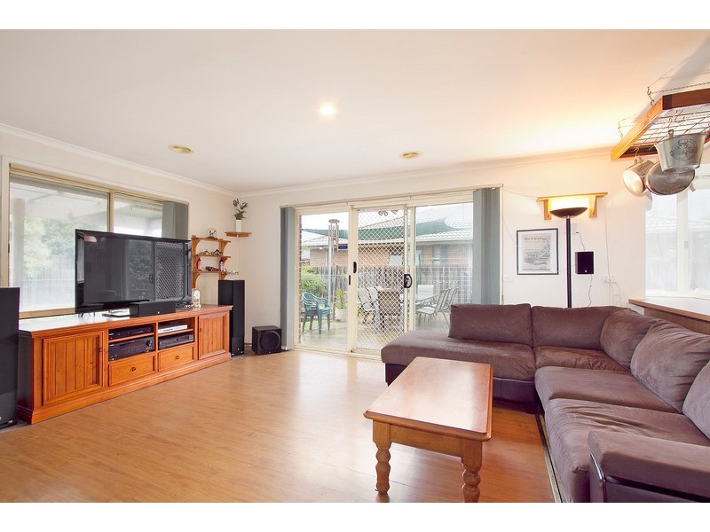 8 Millbank Place, Cranbourne VIC 3977