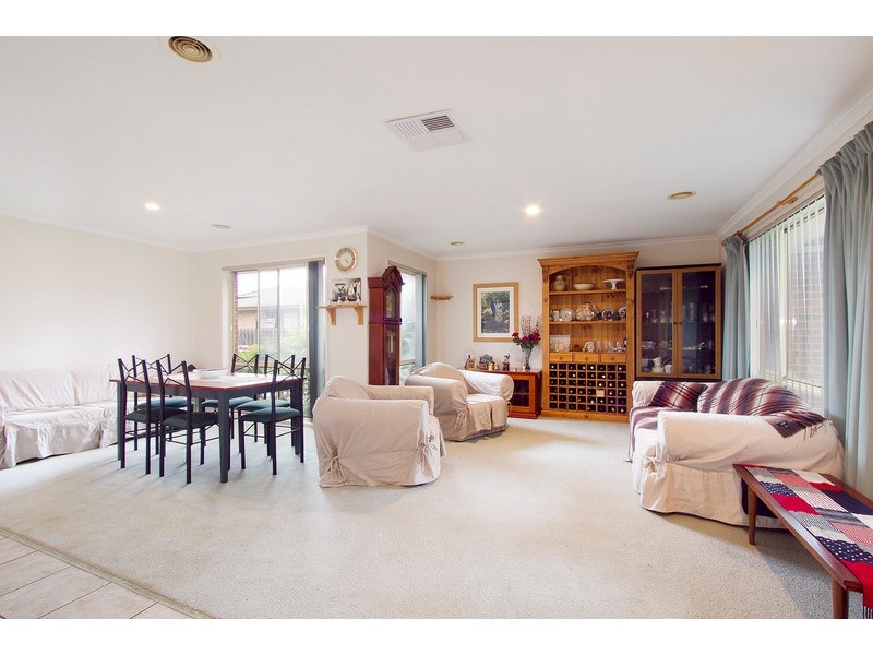 8 Millbank Place, Cranbourne VIC 3977