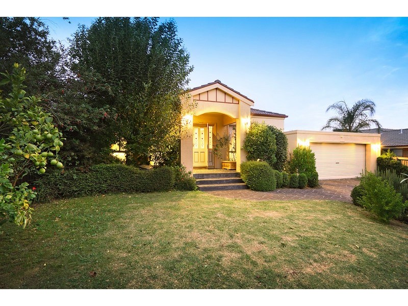 4 McCubbin Way, Berwick VIC 3806