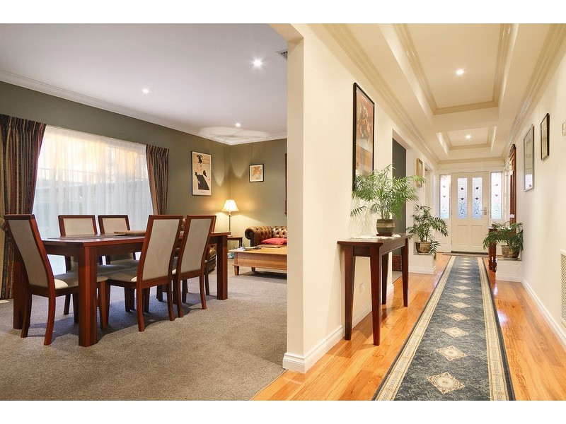 4 McCubbin Way, Berwick VIC 3806