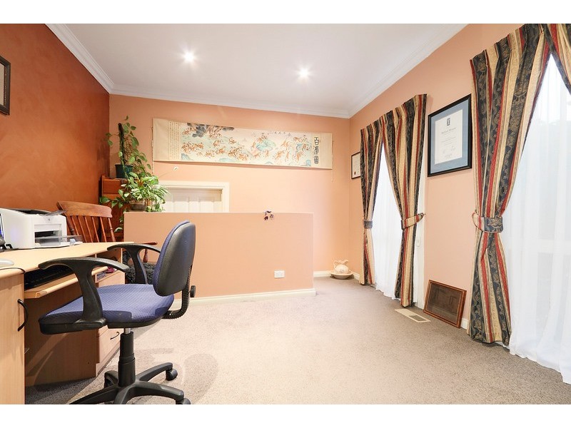 4 McCubbin Way, Berwick VIC 3806