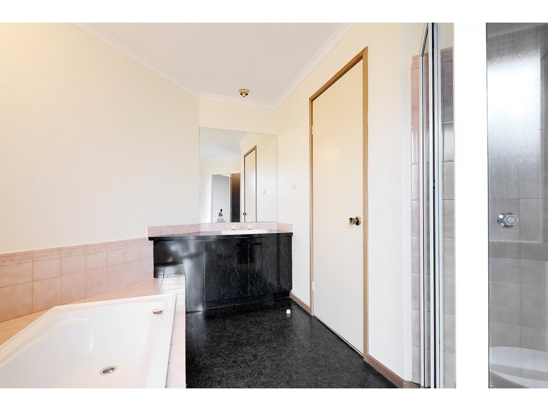 12 Redleap Court, Endeavour Hills VIC 3802