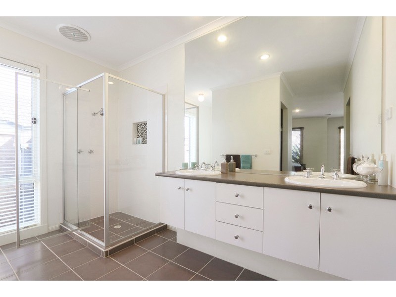 8 Embling Street, Berwick VIC 3806