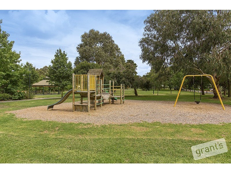 2 Leonard Avenue, Berwick VIC 3806