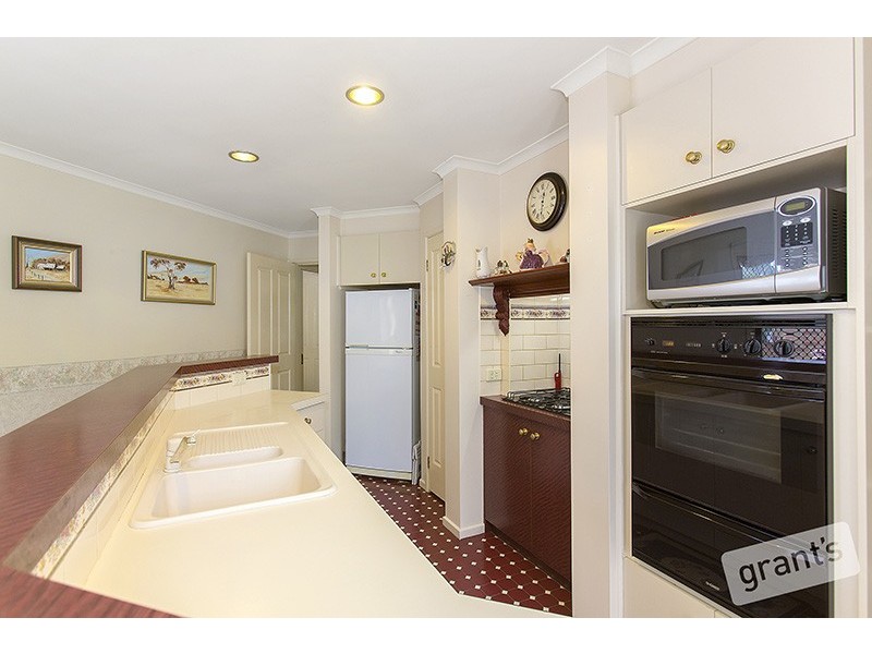 2 Leonard Avenue, Berwick VIC 3806