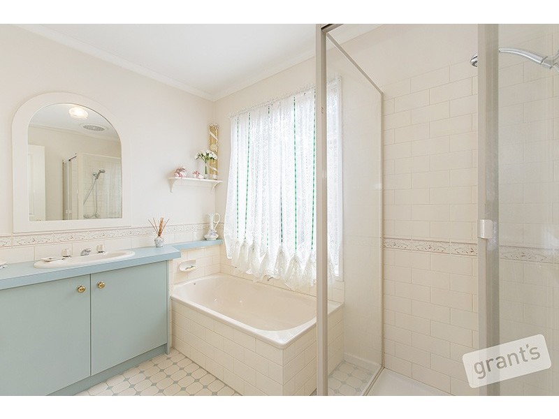 2 Leonard Avenue, Berwick VIC 3806