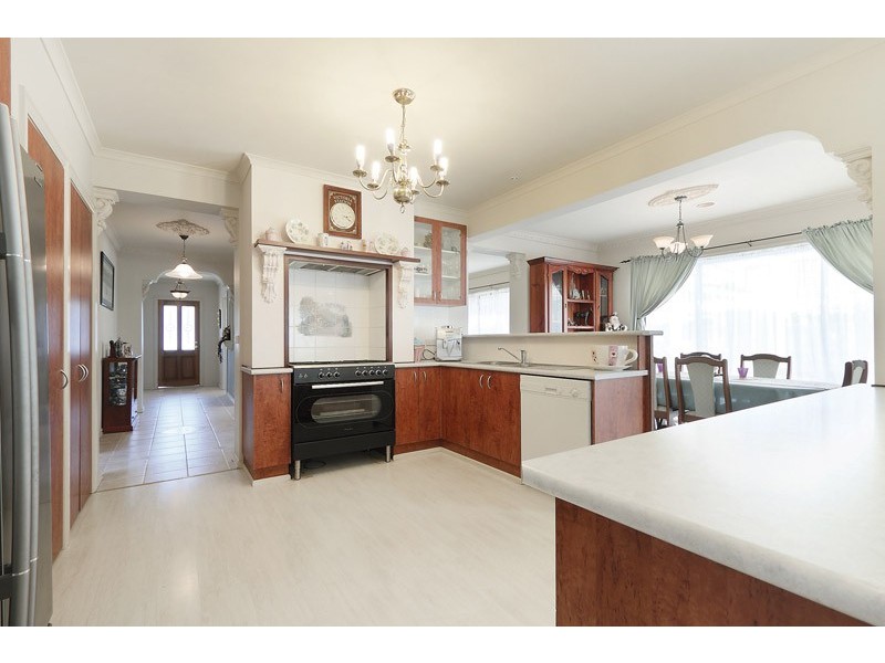 42 Wood Road, Narre Warren South VIC 3805