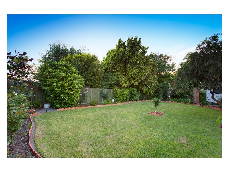 4 Ami Court, Berwick VIC 3806