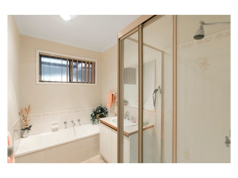 4 Ami Court, Berwick VIC 3806